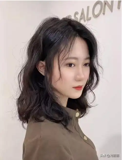 2月发型怎么做?选来选去我看好这14款,还是烫发最时尚