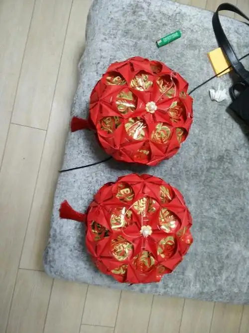 红包做的灯笼新年新生活