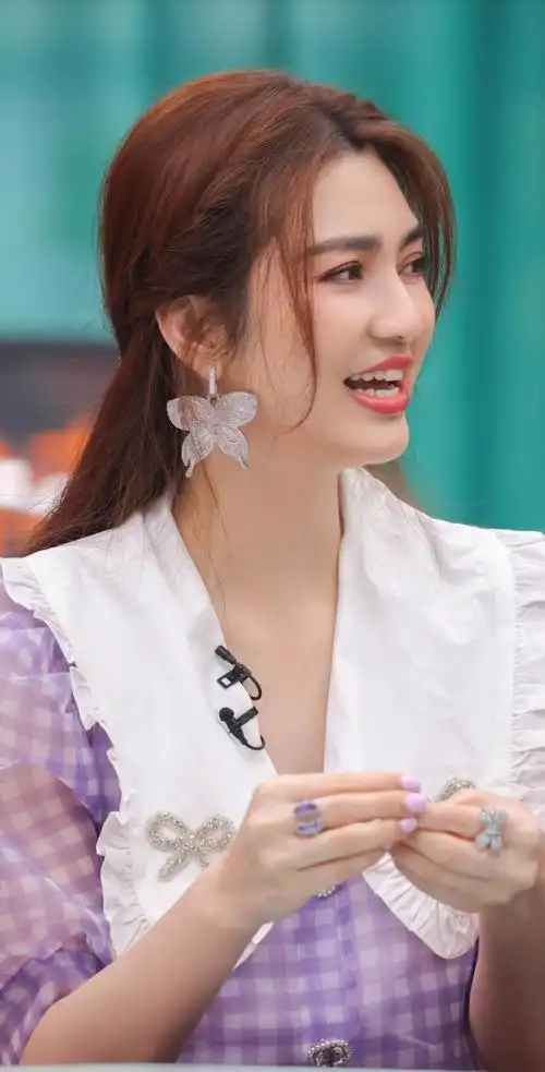 洪欣张丹峰一家久违同框夫妻俩感情稳定离婚传闻不攻自破