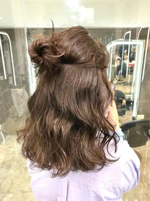 半扎丸子头卷发发型