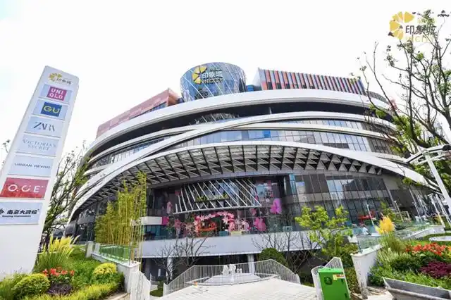 竞争力的大型配套去年上海单体量最大的购物中心南翔印象城在南翔开业
