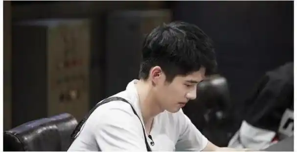 谭松韵成过去式周冬雨接棒恋情网友这恋爱是非谈不可吗