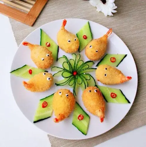 芝心虾球 美味菜肴若是被创意渲染,就会显得更为有趣,「芝心虾球」就