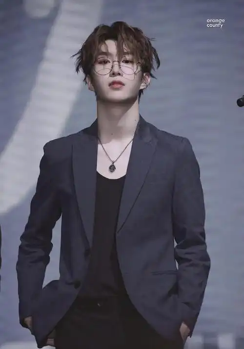 范丞丞眼镜造型汇总斯文绅士或霸气超a演绎不同的帅气男友风