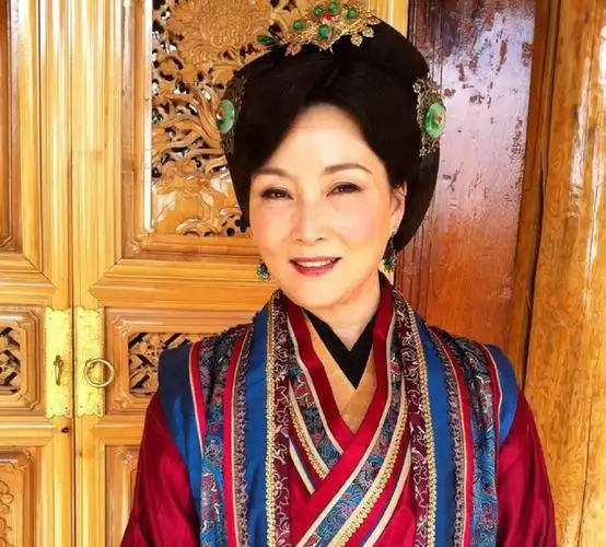 著名演员朱茵:婚姻失败,对女儿有愧疚,一生最痛苦的事是失眠