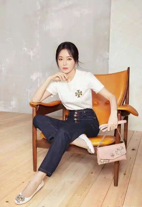 原创秦岚的脸真奇怪像网红打完针没吸收水肿的杀伤力太大了