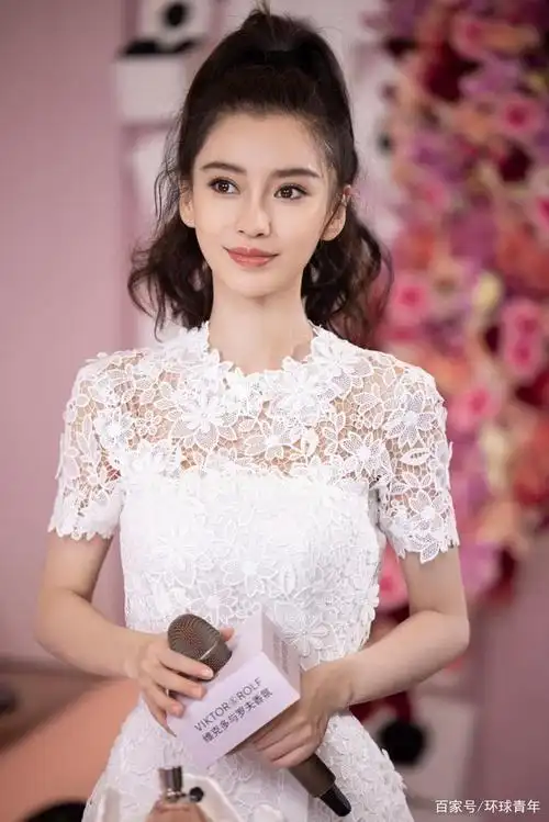 杨颖:甜美造型,活泼可爱!少女感兼具女性风韵,优雅性感!