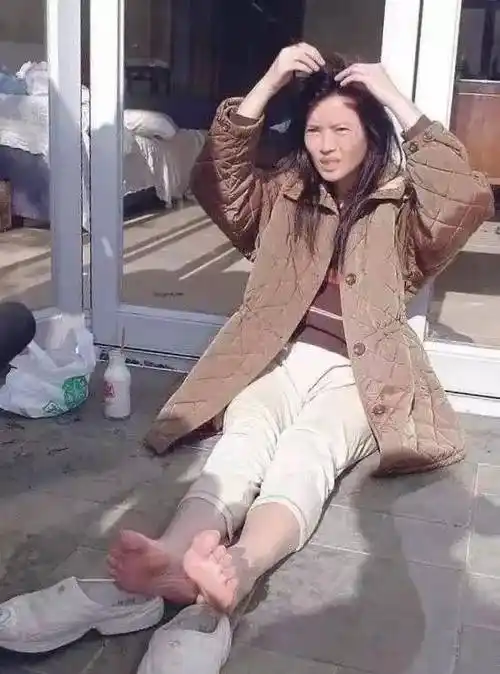 蓝洁瑛的一生,悲痛与残忍交织,童年阴影始终未散