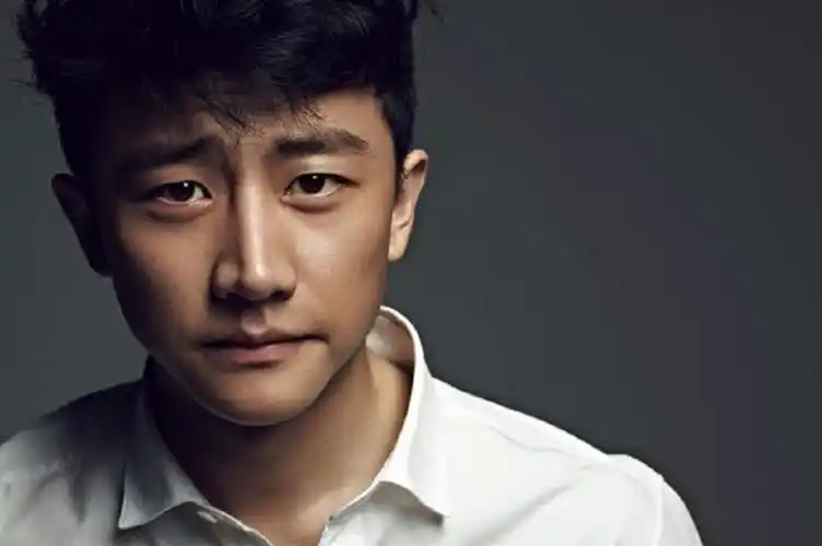 有个男演员嘴挺大的 大嘴巴的男明星叫什么?-图片大观-奇异网