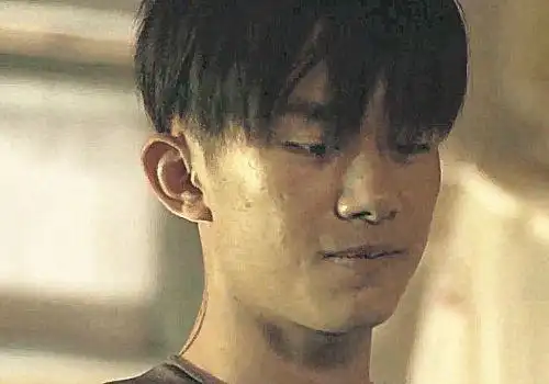 以为是画,不料我们想错了|少年的你|纹身|易烊千玺_新浪新闻