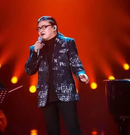 歌手刘欢和妻子相识9天就求婚身患疾病妻子仍悉心照料