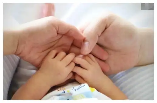 东方卫视一姐陈辰41岁产女 一家三口合照幸福温馨|社交网络|陈辰|余笛