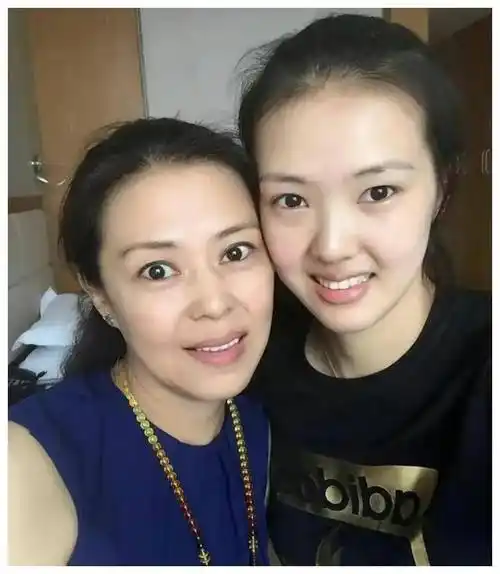 张常宁春节晒幸福,众人追捧的多才多艺女神,不忘展现魅力_中国女排