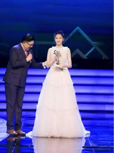 关晓彤的真实身高曝光,绝对不止173cm!