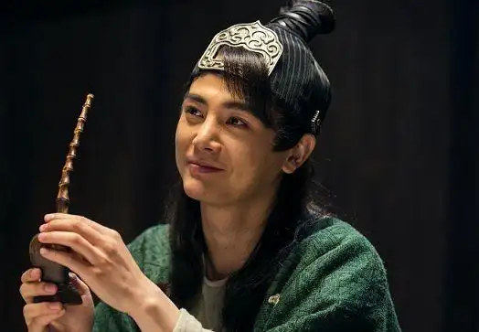 新浪娱乐 摘要:由导演蒋卓原,郑恺,孙坚等人联袂主演的青春古装喜剧