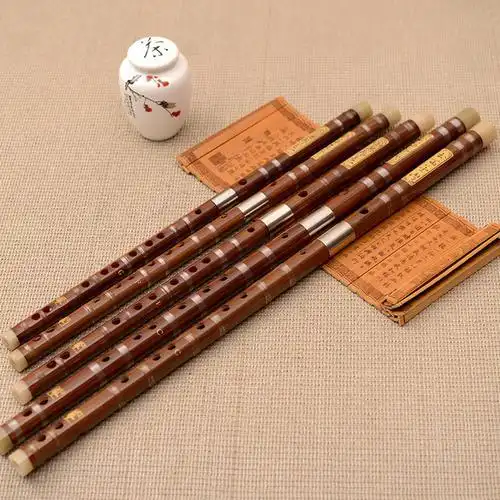 笛子大都在竹子制成,亦称竹笛;因横持,又称横笛.