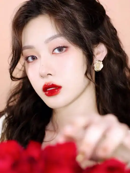 清冷感富家千金妆白月光还是朱砂痣