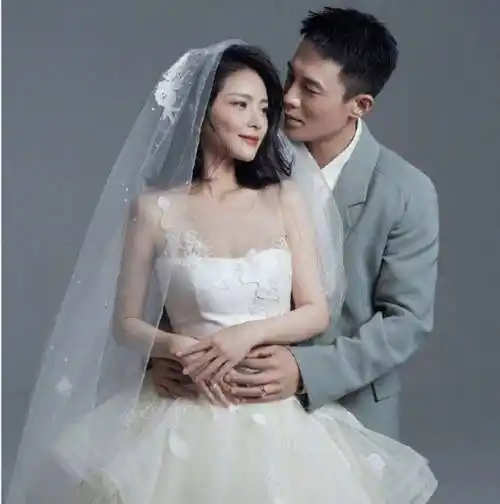 原创王灿杜淳合体拍婚纱照未修图照片曝光女方的颜值完全可以出道