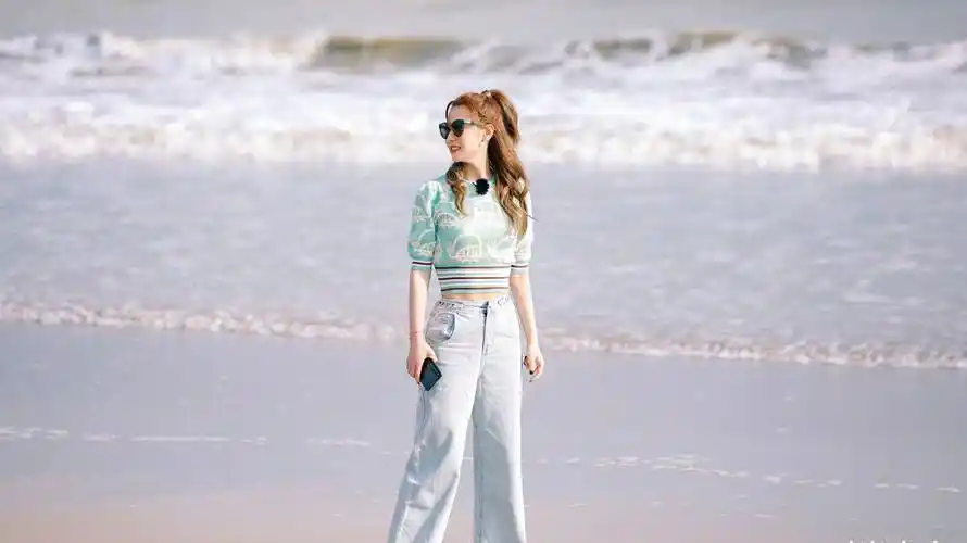 原创白冰双鱼骨辫好俏皮绿色衬衫配西装马甲清凉一夏尖头鞋好酷