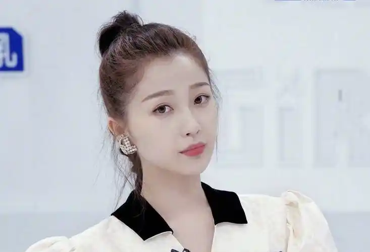 虞书欣甜蜜表白孔雪儿,二人直拍诠释女团风格_歌曲_网友_时候