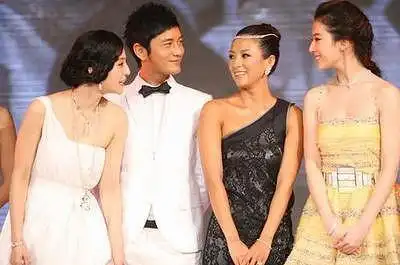 29岁刘亦菲和35岁范冰冰同框,满屏尽是尴尬,相差6岁竟完败