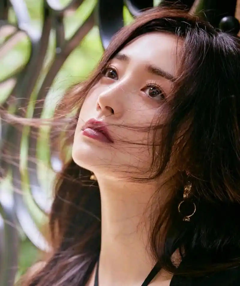 周洁琼黑色礼服造型优雅美丽#娱乐大赏# #明星穿搭# #惊艳瞬间