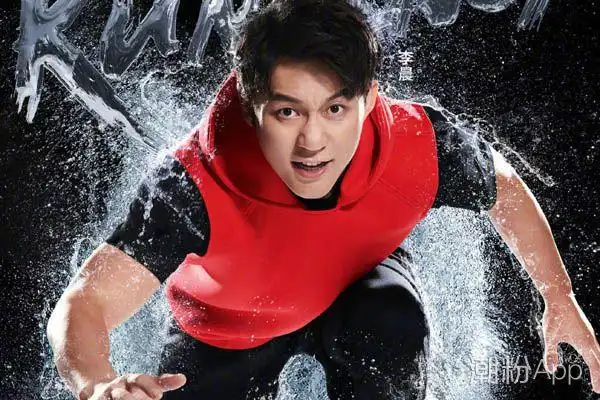 李晨撕名牌胳膊脱臼,自己接回去惊呆伙伴  据悉,李晨在《奔跑吧兄弟》