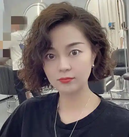 到60岁女人的烫发,都是现在流行款式,时尚减龄好打理_发型_脸型_卷发