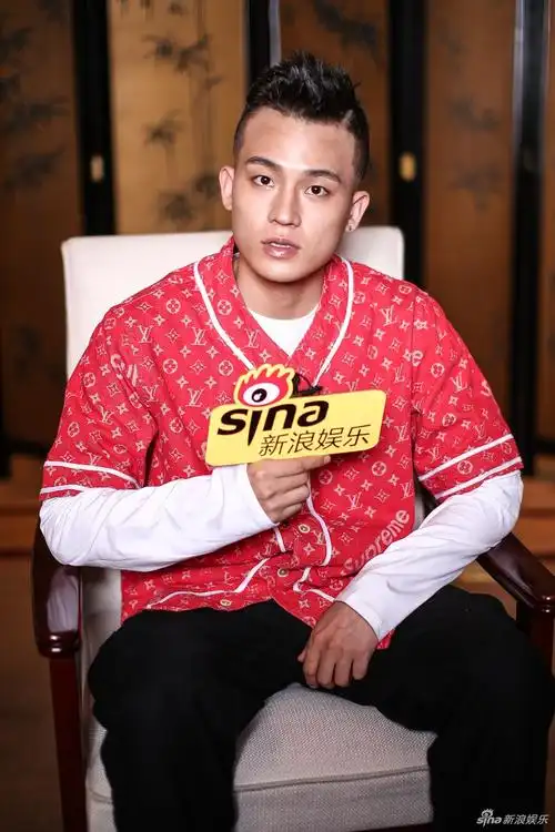 组图:新浪娱乐对话《青禾男高》欧豪