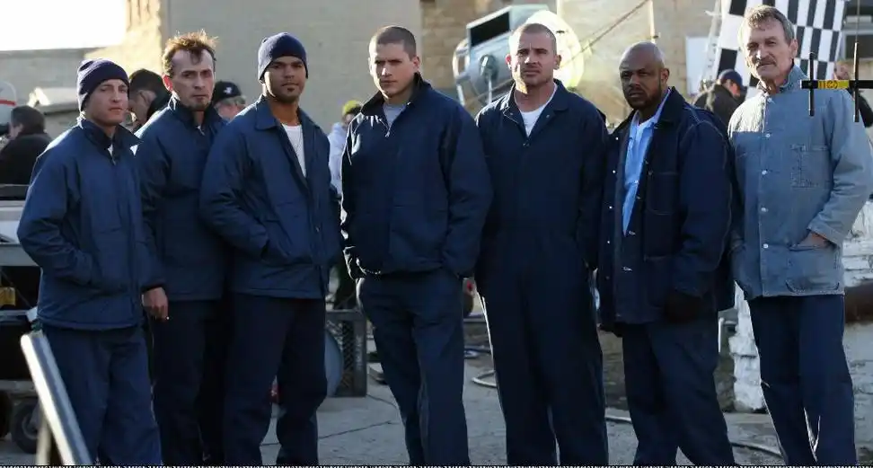 《103010》是一部悬疑电视剧,由格雷格雅塔尼斯等人执导,保罗舒尔灵