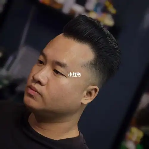 蓬巴杜男人过了20岁发型就要成熟一点