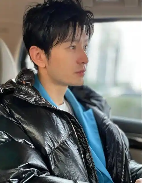 明星都是胖着玩玩,黄晓明瘦了20多斤,王俊凯侧脸更加立体清晰_减肥