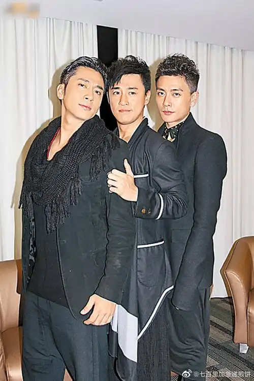 吴卓羲对路人介绍自己是黄宗泽##大湾仔的夜