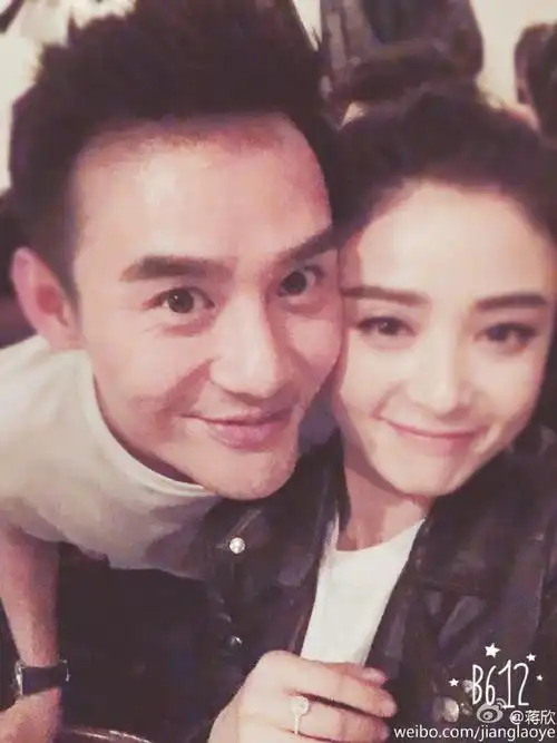 王凯蒋欣亲密合影
