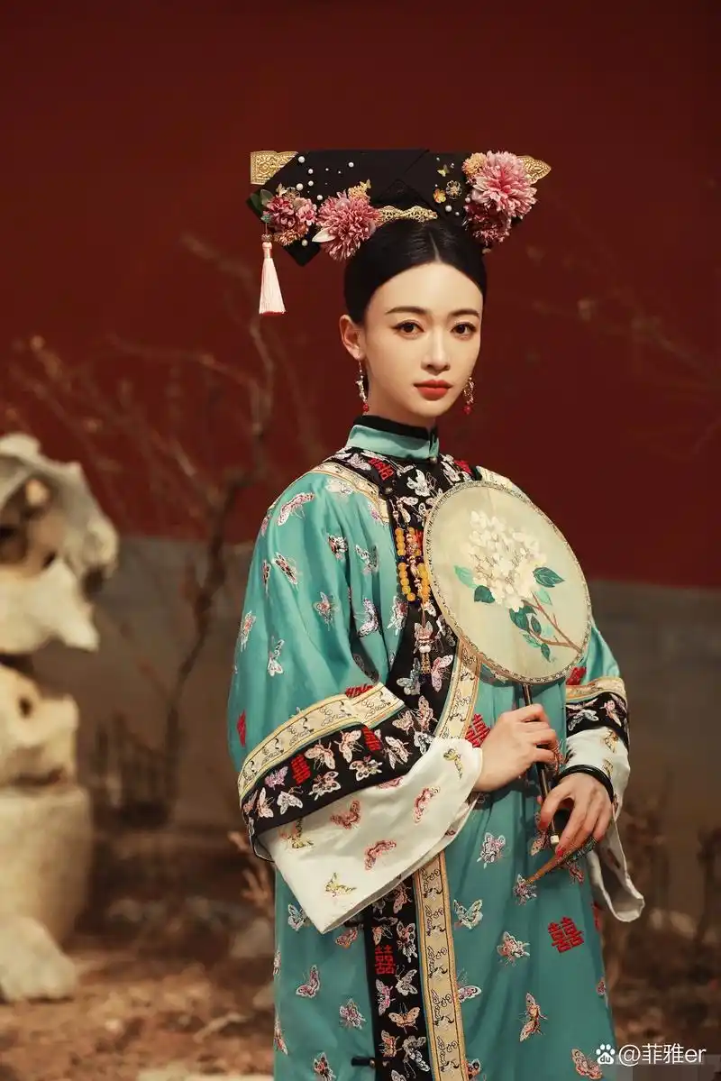 吴谨言宫装女神 吴谨言官方微博上传《笑起来真好看》的综艺节目宫装