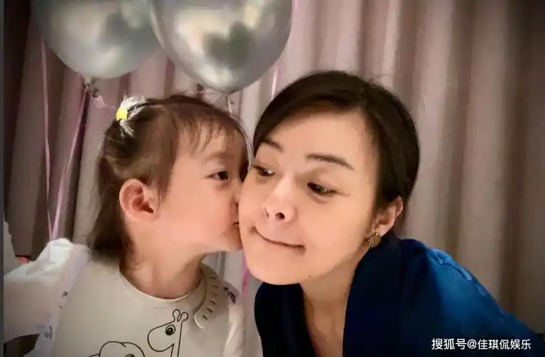 东方卫视主持人陈辰官宣二胎!