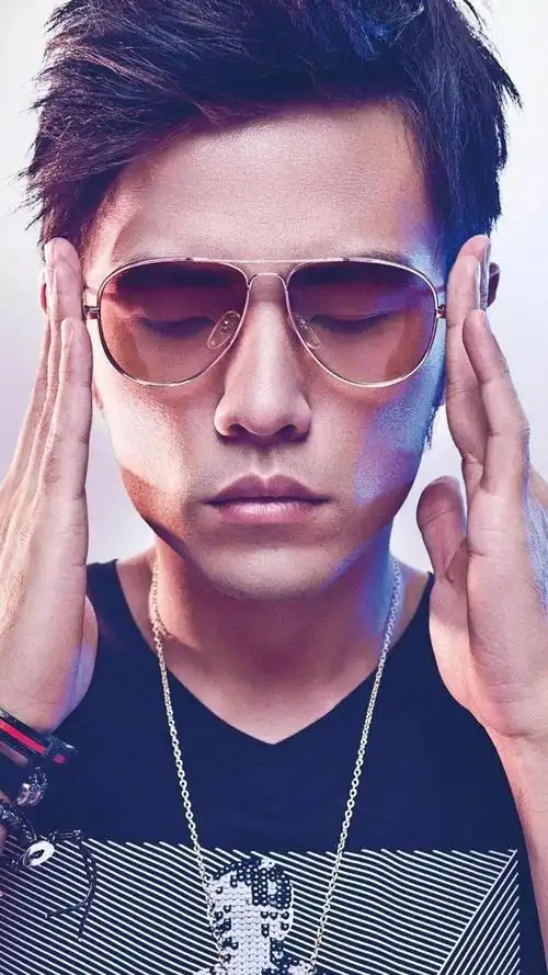 周杰伦高清图片,周杰伦照片(周杰伦高清壁纸:我不曾等雨停)