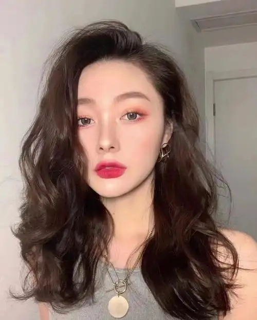 中长发烫发慵懒甜美风