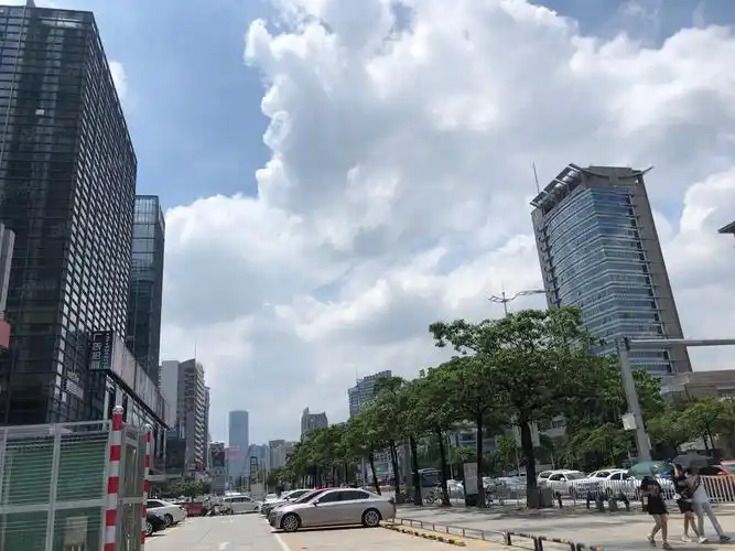 【14图】南城鸿福地铁口附近华凯广场150平办公室家私齐全随时看房