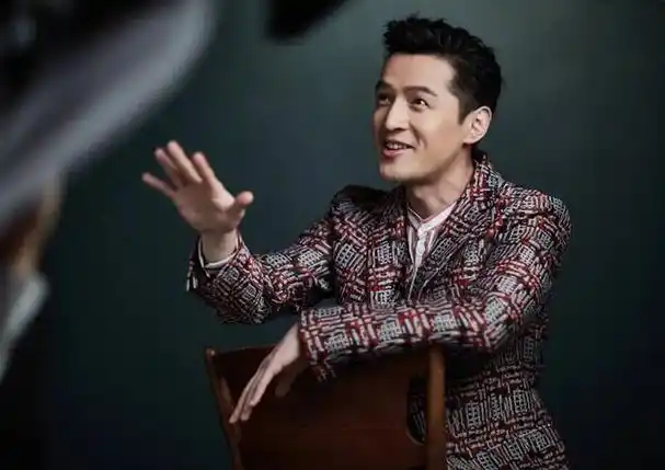 胡歌发疯文学藏着大智慧,因用完的手纸和刘涛争执,又疯又真实