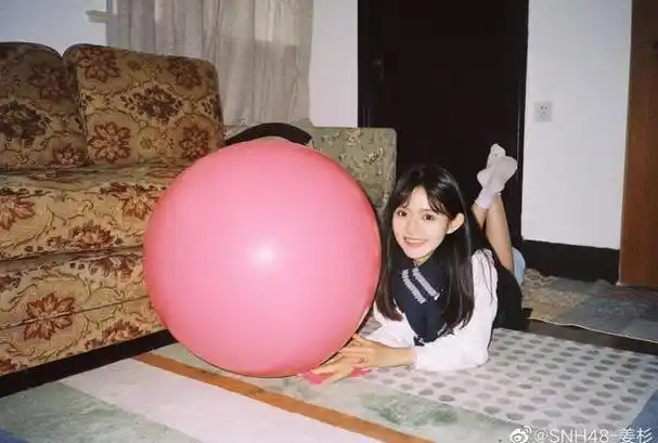 【引言】哎呀呀,说起咱们家的甜美小公举姜杉,那真是个传奇噢!