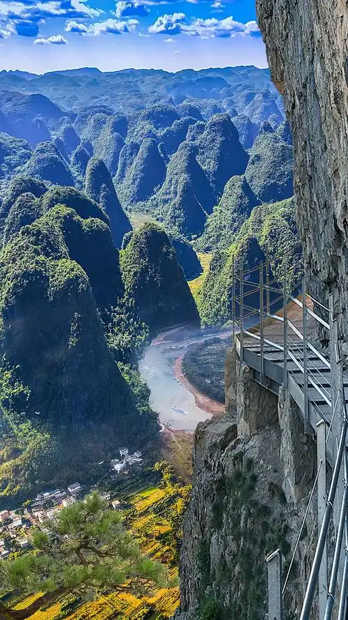 原来电影里面形容的十万大山,是真实的存在! #风景 #航拍 #旅行