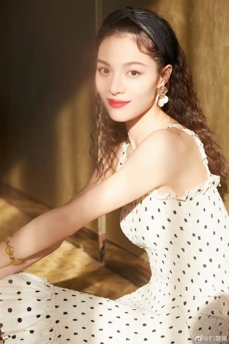 钟楚曦时尚写真照经典画面