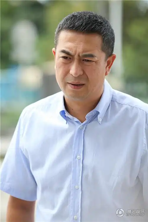 《后海不是海》开播 张嘉译倪大红演虐心兄弟情