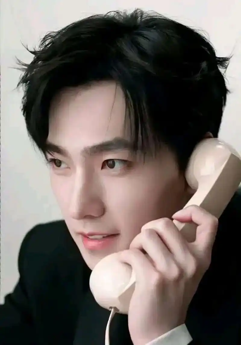 杨洋的面相好像变了,眼神都变柔和了