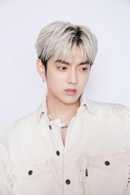 11月25日,据京法网事发文,被告人吴亦凡强奸及聚众淫乱案于2022年11月