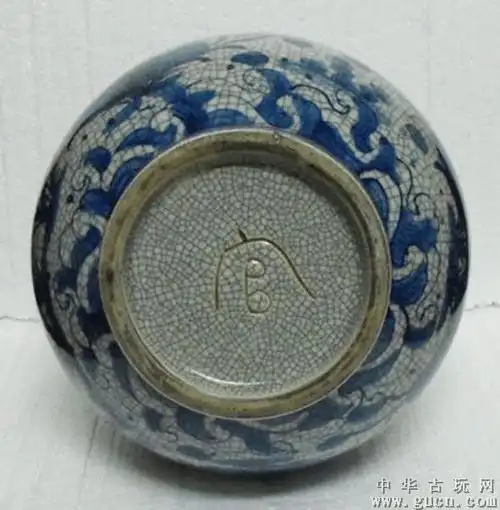 首页 集市捡漏 陶器瓷器 明官窑"官"字款青花鸳鸯荷