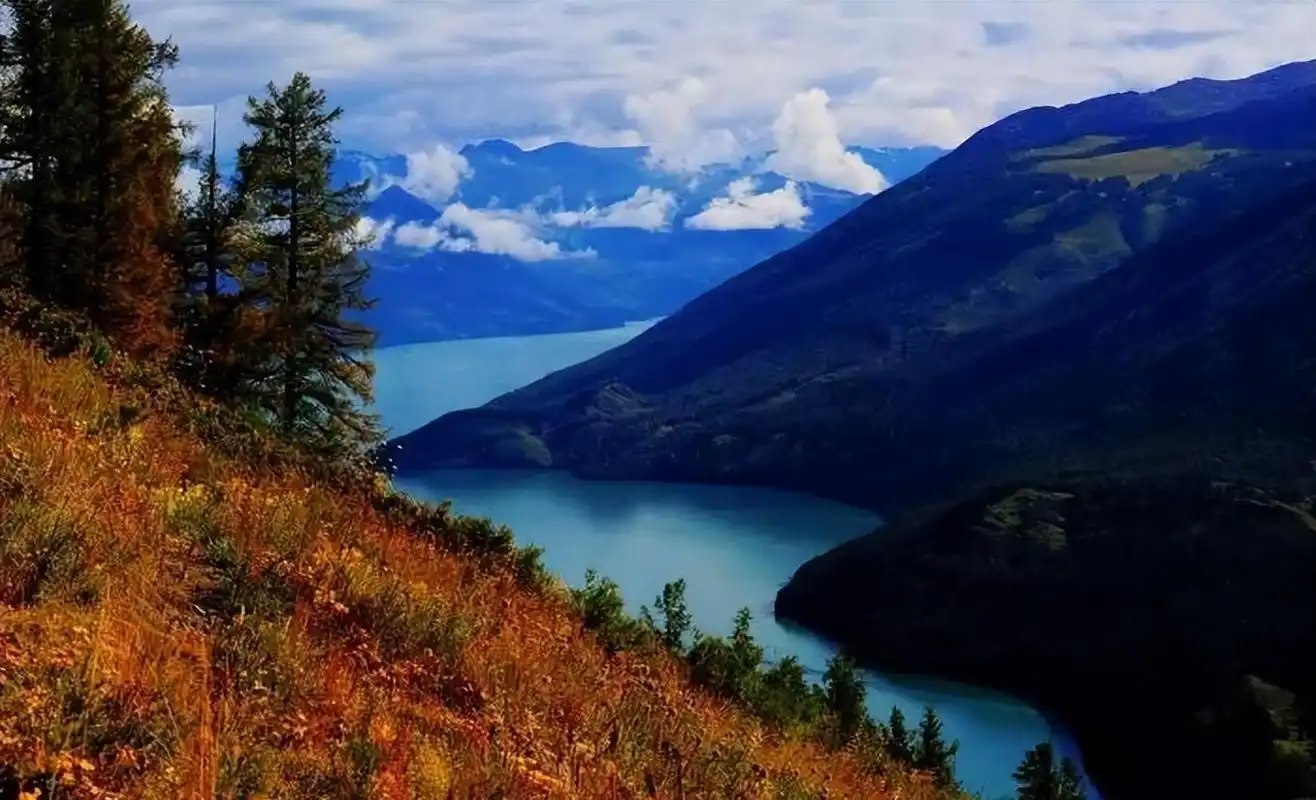 新疆有一高颜值景区,风景宛如童话世界一般,却因高消费惹人不满
