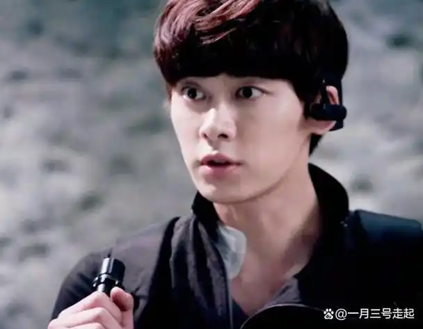 李易峰风波后首露正脸打扮低调人也消瘦了回归普通人生活