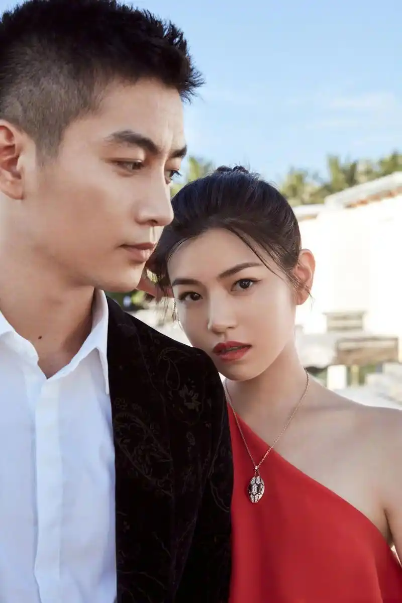 陈晓陈妍希写真曝光,两人互动看出感情端倪,网友:眼神骗不了人|163